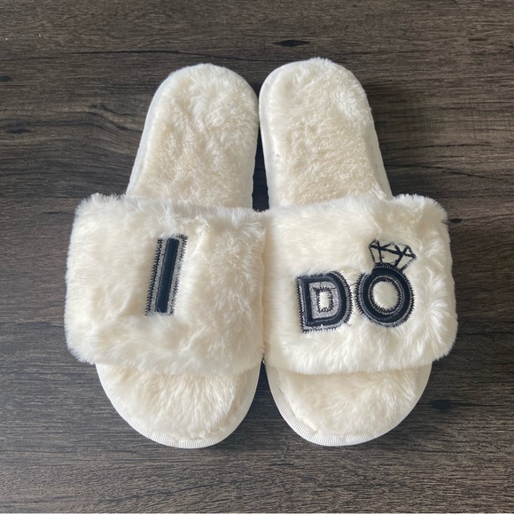 Wedding Fuzzy Slippers Size 38-39 - Picture 1 of 4